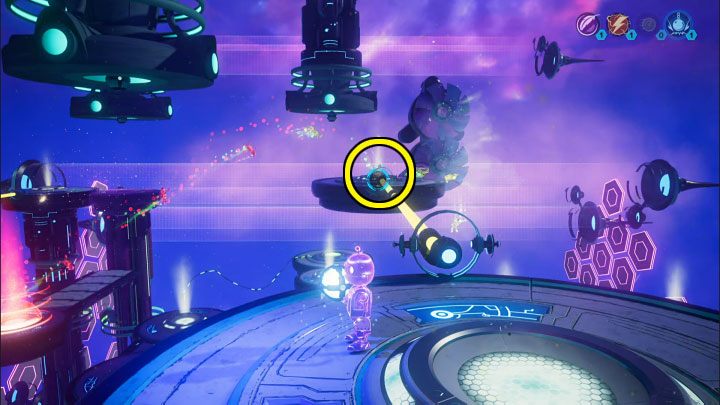 Po zdobyciu sfery podniesienia obróćcie się o 180 stopni i przyciągnijcie do siebie elektryczną sferę - Ratchet & Clank Rift Apart: Dotarcie do anomalii w katakumbach - solucja - Ratchet & Clank Rift Apart - poradnik do gry