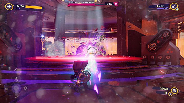 W okolicy pojawi się przede wszystkim mini-boss - niszczyciel (Displaced Juggernaut) - Ratchet & Clank Rift Apart: Spotkanie z inżynierem, poszukiwania botów - solucja - Ratchet & Clank Rift Apart - poradnik do gry