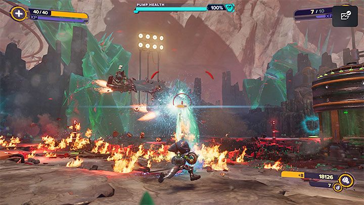 Nieco bardziej problematyczni mogą być latający przeciwnicy - Ratchet & Clank Rift Apart: Odnalezienie szefowej Tulio - solucja - Ratchet & Clank Rift Apart - poradnik do gry