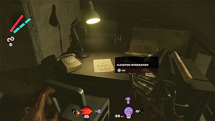 Po znalezieniu się wewnątrz stacji możecie ponownie zainteresować się odnajdywaniem opcjonalnych znajdziek, bądź też od razu skupić się na zlokalizowaniu poufnego dokumentu (Classified Information) leżącego na biurku - Deathloop: Cisza radiowa - solucja, opis przejścia - Deathloop - poradnik do gry