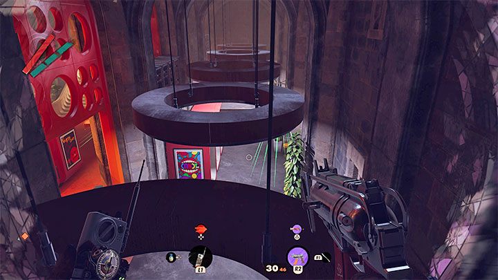 Podczas badania lokacji dostępnych w grze pamiętajcie o tym, że nie musicie pozostawać na stabilnym podłożu, tylko możecie szukać okazji do wspinaczki oraz docierania na dachy wybranych budynków czy wysoko położone półki - Deathloop: Eksploracja świata - Deathloop - poradnik do gry