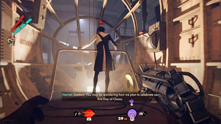 Możecie celowo zainicjować walki (Wizjonerka prędzej czy później dotrze do miejsca, w którym przebywacie) lub starać się prowadzić działania z ukrycia - w tym drugim przypadku dobrze jest teleportować się na jedno ze skrzydeł samolotu (w momencie gdy nikt nie spogląda na nie) i następnie powtórzyć t - Deathloop: Jak pokonać bossa Harriet Morse? - Deathloop - poradnik do gry