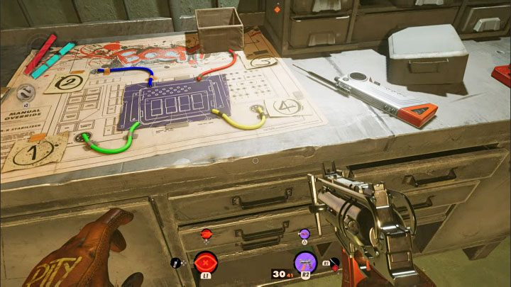 W pomieszczeniu znajdziecie schemat reaktora z różnokolorowymi połączeniami - Deathloop: Jak wyłączyć Reaktor? - Deathloop - poradnik do gry