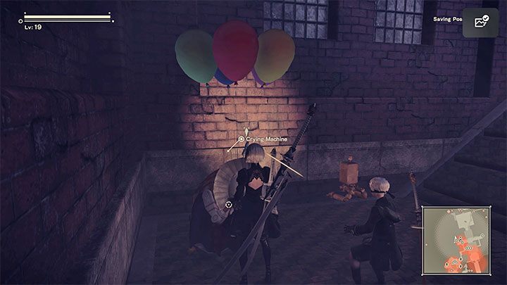 Pieczątka 3 - Odszukajcie w jednej z bocznych alejek płaczącą maszynę Crying Machine trzymającą balony - NieR Automata: Park rozrywki - solucja, misje poboczne - NieR Automata - poradnik do gry