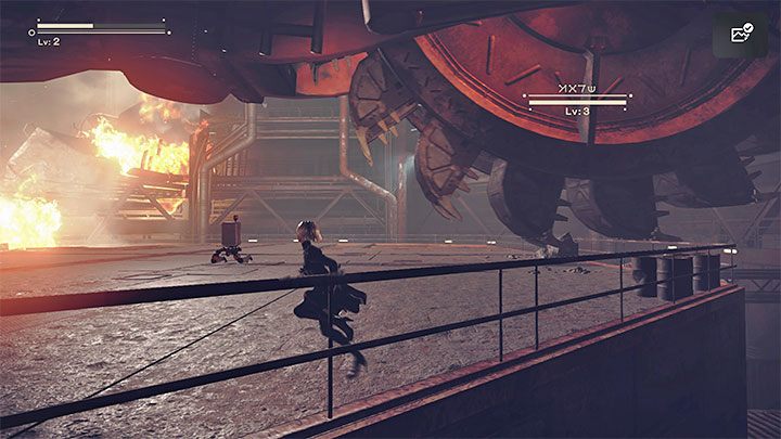 Wkrótce ścianę zniszczy mini-boss Buzzsaw - wielka piła, która będzie dążyła do zadawania obrażeń w walce wręcz - NieR Automata: 1 Rozdział, Route A - solucja, opis przejścia - NieR Automata - poradnik do gry