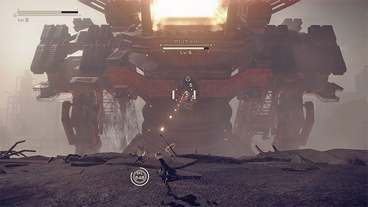 Goliath co jakiś czas stosuje ostrzały rakietowe - NieR Automata: 1 Rozdział, Route A - solucja, opis przejścia - NieR Automata - poradnik do gry