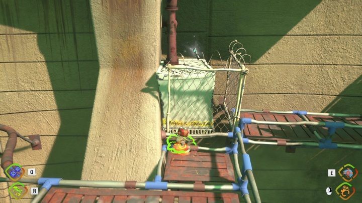 Ten klucz znajduje się na sporej maszynie, która otoczona została wysokim płotem - Psychonauts 2: Supply Chest Keys, The Quarry - gdzie znaleźć? - Psychonauts 2 - poradnik do gry