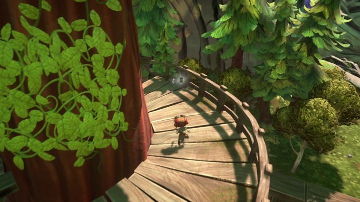 Do tej karty dostaniecie się zarówno z drzew, jak i z ziemi wspinając się po pnączach - Psychonauts 2: PSI Challenge Card, Questionable Area - gdzie znaleźć? - Psychonauts 2 - poradnik do gry