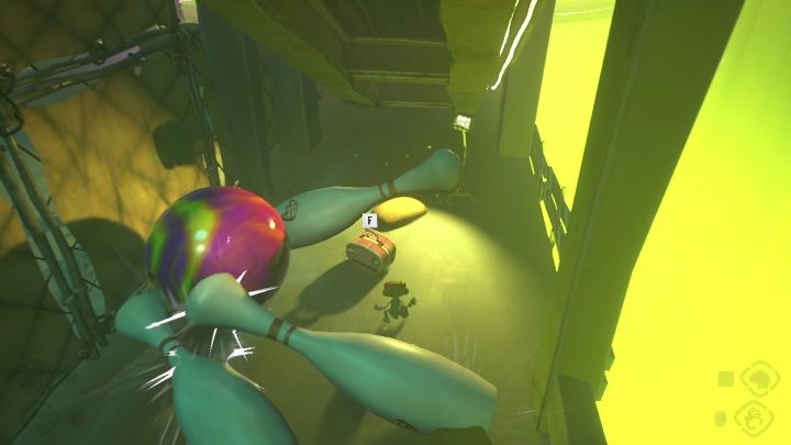 Ten bagaż znajdziecie na budowie, chowa się za sporymi kręglami - Psychonauts 2: Emotional Baggage, Strike City - gdzie znaleźć? - Psychonauts 2 - poradnik do gry