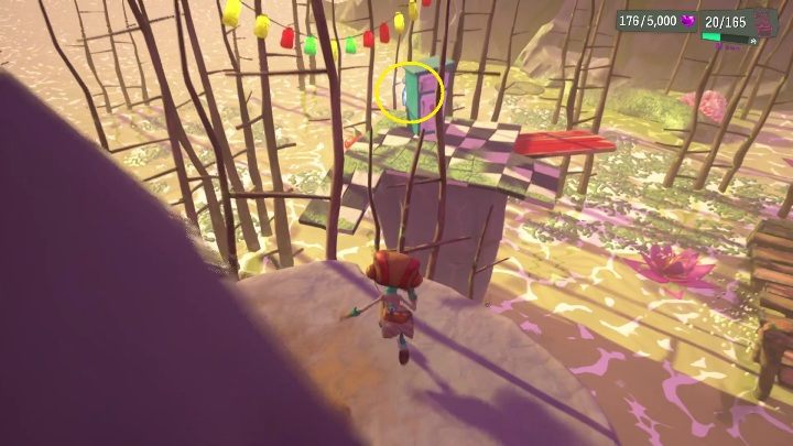 Tę zawieszkę znajdziecie na niewielkiej platformie, której podłoga wygląda jak kafelki - Psychonauts 2: Emotional Baggage, Bobs Bottles - gdzie znaleźć? - Psychonauts 2 - poradnik do gry
