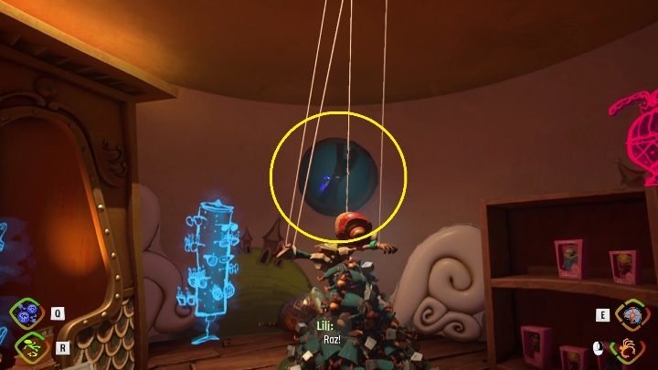 Na samym końcu musicie zatrzymać śmigło, które porusza się w oknie - Psychonauts 2: Fatherland Follies - solucja, opis przejścia - Psychonauts 2 - poradnik do gry