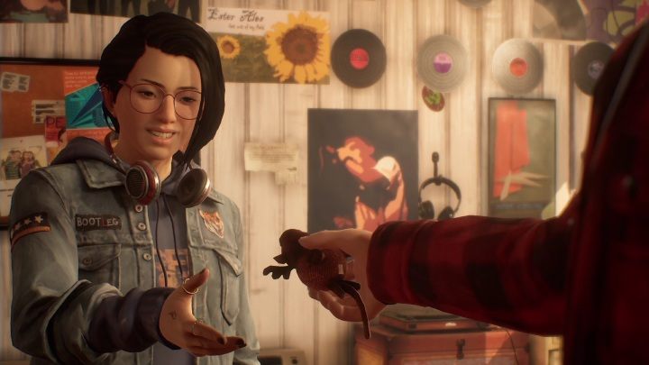 Spróbujcie kota przesunąć bądź wystraszyć - Life is Strange True Colors: Sklep z winylami - solucja, opis przejścia - Life is Strange True Colors - poradnik do gry