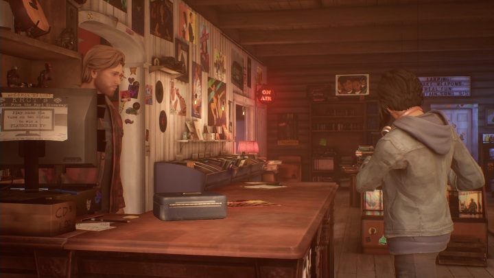 Z listą udajcie się do Ryana, po krótkiej rozmowie zakupicie winyl dla brata - Life is Strange True Colors: Sklep z winylami - solucja, opis przejścia - Life is Strange True Colors - poradnik do gry