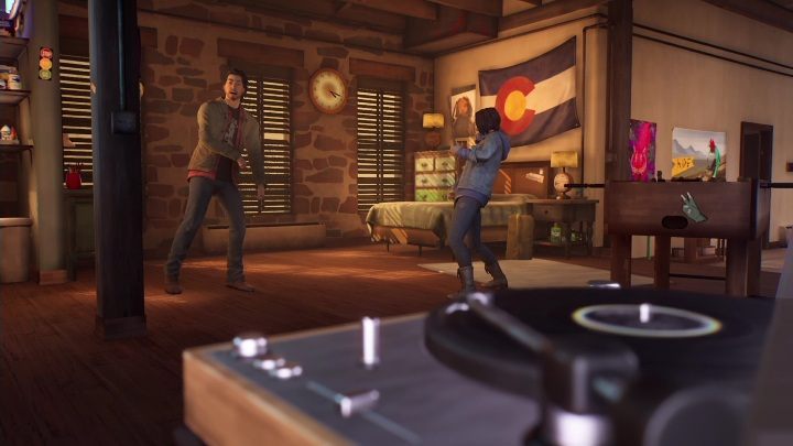 Możecie dać się ponieść i zatańczyć wraz z bratem, jak za starych czasów - Life is Strange True Colors: Pierwsza wizyta w mieszkaniu - solucja - Life is Strange True Colors - poradnik do gry
