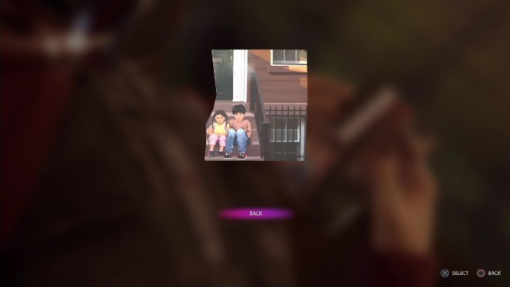 Kolejne będzie zdjęcie, które Alex ułoży bezpośrednio obok zdjęcia, które miał brat - Life is Strange True Colors: Eksploracja mieszkania - solucja, opis przejścia - Life is Strange True Colors - poradnik do gry