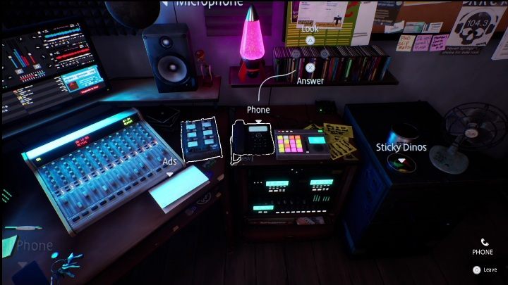 Po powieszeniu plakatu usłyszycie dzwonek telefonu - Life is Strange True Colors Wavelengths: Wiosna - solucja, opis przejścia - Life is Strange True Colors - poradnik do gry