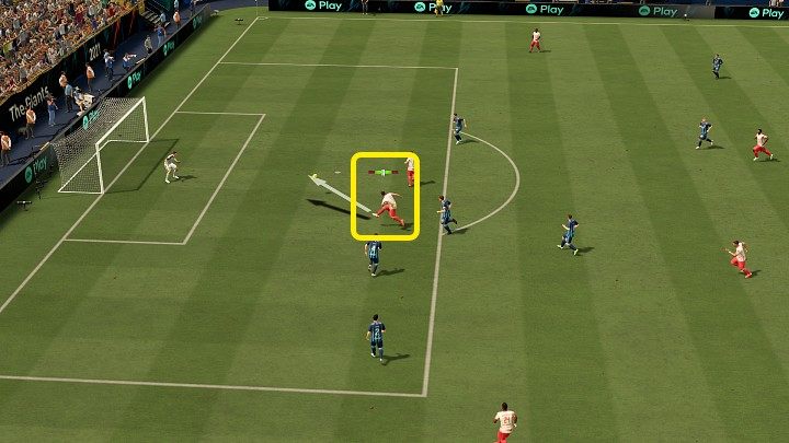 Precyzyjnego wykończenia nie warto wykorzystywać w każdym przypadku, bo margines błędu jest naprawdę duży, przez co można zmarnować dogodną sytuację na zdobycie bramki - FIFA 22: Strzały na bramkę - FIFA 22 - poradnik do gry