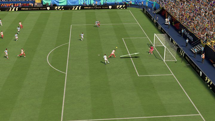 Gdy piłka znajduje się w powietrzu i na odpowiedniej wysokości, zdecydowana większość piłkarzy znajdujący się w polu karnym przeciwnika będzie starać się oddać strzał głową - FIFA 22: Strzały na bramkę - FIFA 22 - poradnik do gry