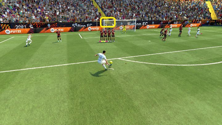 Rzut wolny w grze FIFA 22 w zależności od sytuacji można wykonać na kilka sposobów - FIFA 22: Stałe fragmenty gry - FIFA 22 - poradnik do gry