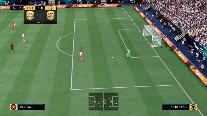 Wznawianie gry krótkim podaniem do najbliższego obrońcy jest powszechną praktyką w grze FIFA 22 - FIFA 22: Gra bramkarzem - FIFA 22 - poradnik do gry