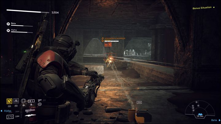 W głównej mierze, będzie bardzo dużo pospolitych Xenów, jednak pojawią się również dystansowe Xeny oraz jeden wojownik, dlatego oszczędzajcie na amunicji, a gdy jej zabraknie, udajcie się do skrzyni i uzupełnijcie zapasy - Aliens Fireteam Elite: Zwiad - solucja, opis przejścia - Aliens Fireteam Elite - poradnik do gry