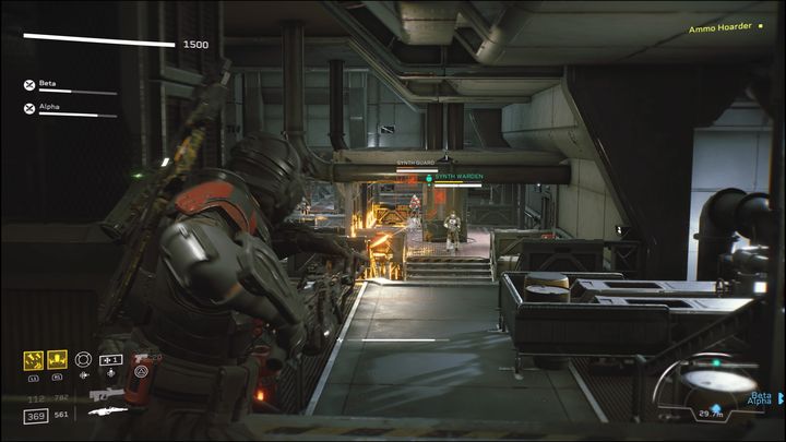 Zarówno z lewej jak i prawej strony zostaniecie zaatakowani przez grupy Synthów - Aliens Fireteam Elite: Przebicie - solucja, opis przejścia - Aliens Fireteam Elite - poradnik do gry