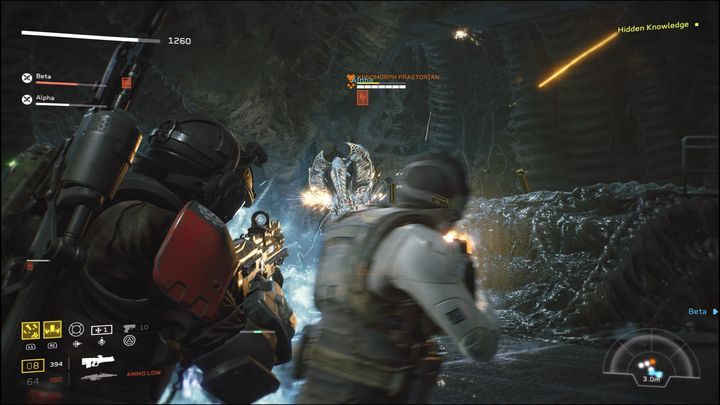 Poza standardowymi wrogami, pojawią się również wojownicy oraz Pretorianie, dlatego gdy tylko ich zauważycie, nie stójcie w miejscu, tylko bądźcie w ciągłym ruchu oraz strzelajcie w ich czułe punkty - Aliens Fireteam Elite: Poszukiwanie - solucja, opis przejścia - Aliens Fireteam Elite - poradnik do gry