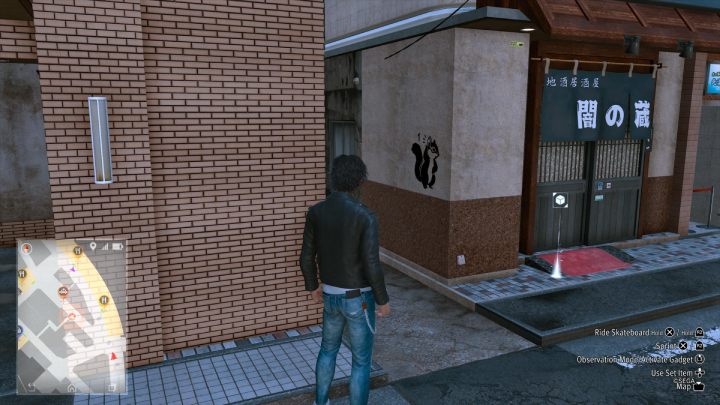 17 obrazek znajduje się na ścianie w alejce - Lost Judgment: Squirrel search Bar District - wszystkie wiewiórki, mapa - Lost Judgment - poradnik do gry