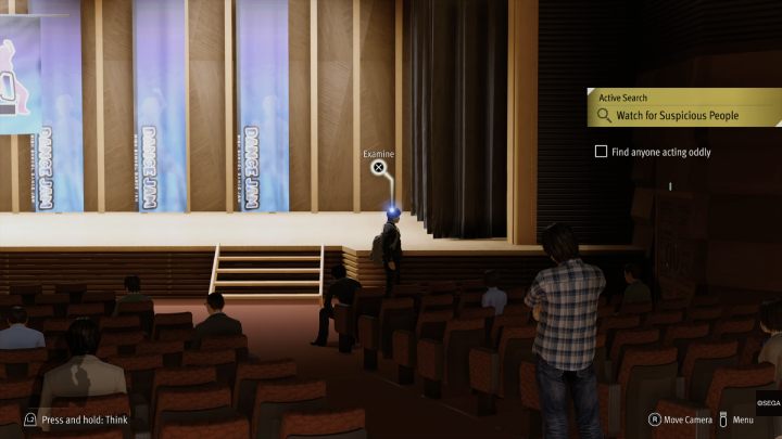 Podczas konkursu zbadajcie podejrzanego mężczyznę z plecakiem, chodzącego przy scenie - Lost Judgment: Dance Club - solucja, opis przejścia - Lost Judgment - poradnik do gry