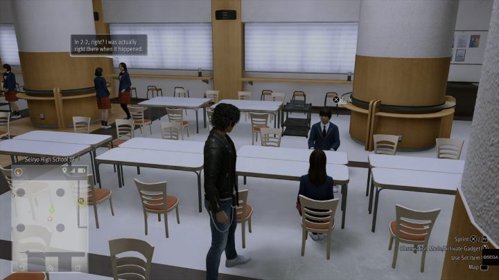 Pokonajcie kolejną drużynę w oficjalnym meczu, a następnie udajcie się na 1 piętro szkoły i porozmawiajcie z członkiem klubu, siedzącym w stołówce - Lost Judgment: Robotics Club - solucja, opis przejścia - Lost Judgment - poradnik do gry