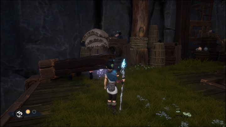 Na samym końcu drogi, zobaczycie windę, jednakże po lewej stronie od windy, znajduje się powalony, drewniany słup - Kena Bridge of Spirits: Adiras Love - solucja, opis przejścia - Kena Bridge of Spirits - poradnik do gry