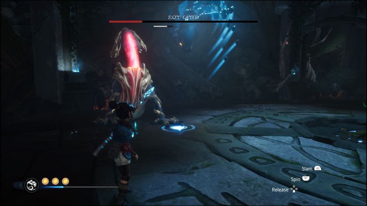 Gdy zobaczycie, że Rot Eater jest blisko i podnosi szyję wysoko w górę, wtedy warto się od niego odsunąć, gdyż z bliskiej odległości możecie otrzymać obrażenia przez wystrzelony pocisk - Kena Bridge of Spirits: Rot Eater - boss, jak pokonać? - Kena Bridge of Spirits - poradnik do gry