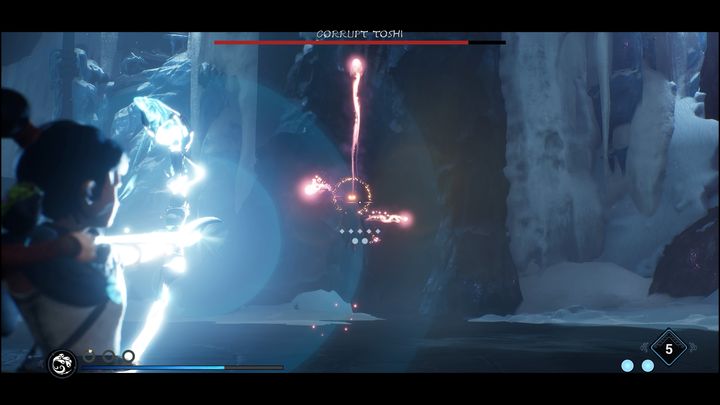 Gdy Corrupt Toshi zniknie, zostawiając za sobą płomień, pojawi się w powietrzu, aby po chwili przygotowywania, aktywować salwę pocisków, które będą za Wami podążać - Kena Bridge of Spirits: Corrupt Toshi - boss, jak pokonać? - Kena Bridge of Spirits - poradnik do gry