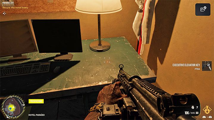 Do skorzystania z windy potrzebny będzie Wam klucz (Executive Elevator Key), który możecie odnaleźć w lobby na jednym z biurek z komputerem - Far Cry 6: Raj utracony (Paradise Lost) - solucja, opis przejścia - Far Cry 6 - poradnik do gry