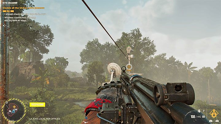 Do zakłócacza z punktu 6 na mapie możecie dotrzeć najpierw wspinając się na dach sąsiedniego budynku i następnie wykonując zjazd na linie - Far Cry 6: To nie są zakłócenia (Were Unjammin) - solucja, opis przejścia - Far Cry 6 - poradnik do gry