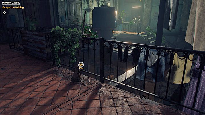 Nie możecie pozostać zbyt długo w jednym miejscu, bo na dachu pojawi się jeden z żołnierzy i zastrzeli bezbronnego bohatera - Far Cry 6: La Noche De La Muerte - solucja, opis przejścia - Far Cry 6 - poradnik do gry