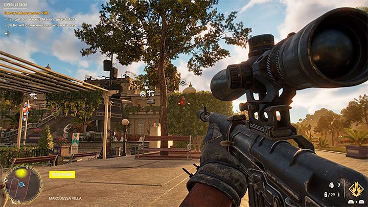 Na terenie willi nie przebywa bardzo liczna grupa przeciwników, ale eliminowanie ich może być skomplikowane z racji na otwartą przestrzeń od bramy wejściowej do budynku posiadłości - Far Cry 6: Radio partyzanckie (Guerrilla Radio) - solucja, opis przejścia - Far Cry 6 - poradnik do gry