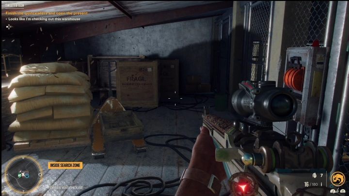 Idąc dalej, aż pod sam dach magazynu, dotrzecie do pomieszczenia, w którym znajduje się kolejny przełącznik - Far Cry 6: Słodka piętnastka (Sweet Fifteen) - Wyprawy po skarby (El Este) - Far Cry 6 - poradnik do gry