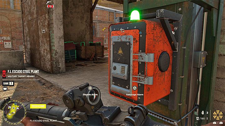 Po dotarciu do alarmu możecie przytrzymać przycisk interakcji (Trójkąt / Y), dzięki czemu zostanie on sabotowany i stanie się śmiertelną pułapką - Far Cry 6: Trofeum Przestarzały sprzęt - jak zdobyć? - Far Cry 6 - poradnik do gry