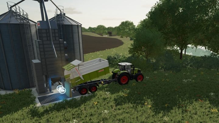 Aby opróżnić przyczepę do silosu, wystarczy ustawić się na znaczniku wywrotki i rozpocząć rozładunek - Farming Simulator 22: Przechowywanie zbiorów - Farming Simulator 22 - poradnik do gry