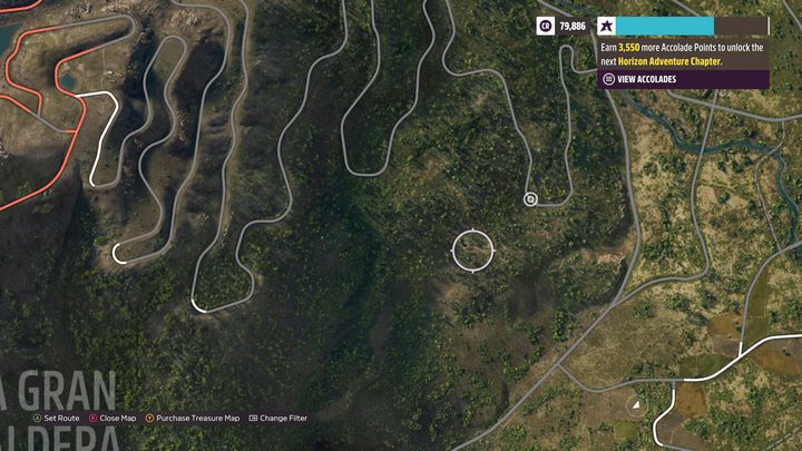 Zapomniany wóz znajduje się w stodole, ponownie niedaleko wulkanu La Gran Caldera, tym razem na wschodzie, w głębi zalesionych terenów - Forza Horizon 5: Wszystkie zapomniane wozy - lista - Forza Horizon 5 - poradnik do gry