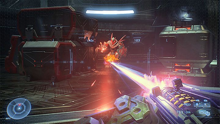 Po walkach dotrzyjcie do konsoli otwierającej dużą bramę - Halo Infinite: Ciche audytorium - solucja, opis przejścia - Halo Infinite - poradnik do gry