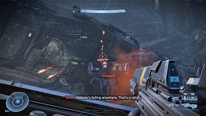 Bossów zdecydowanie powinniście atakować po kolei, a to dlatego, że każdy z nich oprócz paska zdrowia ma też biały pasek tarczy - Halo Infinite: Tovarus i Hyperius - boss, jak pokonać? - Halo Infinite - poradnik do gry