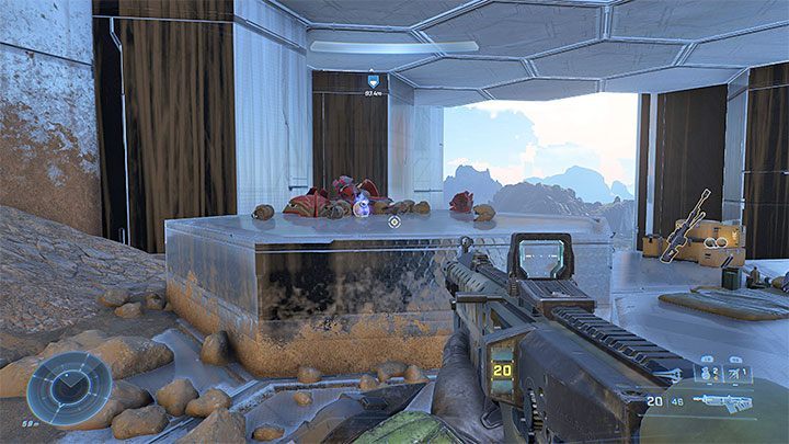 W przypadku bardziej oddalonych półek pomagajcie sobie dodatkowo sprintem i aktywujcie wyrzutnię linową w trakcie lotu - Halo Infinite: Mgła, 7. czaszka (otwarty świat) - gdzie znaleźć? - Halo Infinite - poradnik do gry