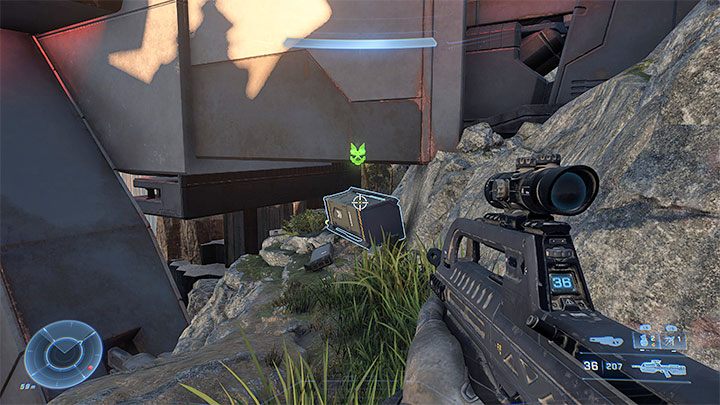 Zbadajcie obszar pod lądowiskiem (od lewej strony) żeby znaleźć na skałach szafkę z przedmiotem kosmetycznym - Halo Infinite: Wieża (Blokada) - lista, czaszki, nagrania - Halo Infinite - poradnik do gry