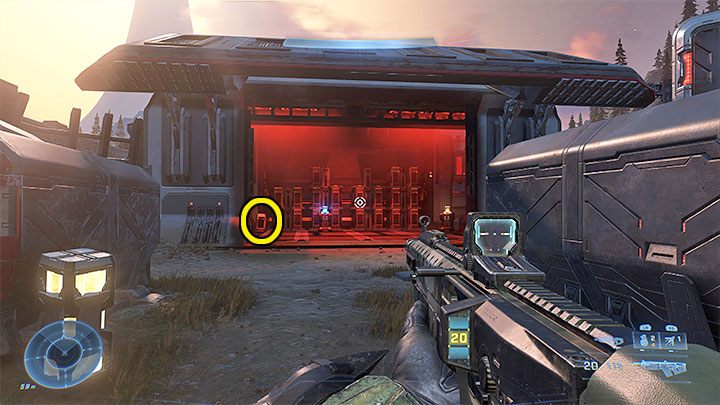 Dziennik audio jest wewnątrz pokazanego na obrazku budynku w centralnej części reduty, na lewo od dwóch skrzyń do uzupełniania stanu amunicji - Halo Infinite: Reduta rozdarcia (Kontakty) - lista, rdzenie, nagrania - Halo Infinite - poradnik do gry