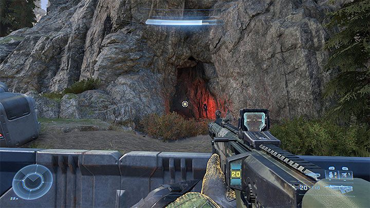 Na potrzeby pozyskania tego sekretu musicie wspiąć się na wschodnie mury reduty i podczas przechadzania się po nich zlokalizować pokazane na obrazku rozświetlone na czerwono wejście do jaskini - Halo Infinite: Reduta rozdarcia (Kontakty) - lista, rdzenie, nagrania - Halo Infinite - poradnik do gry