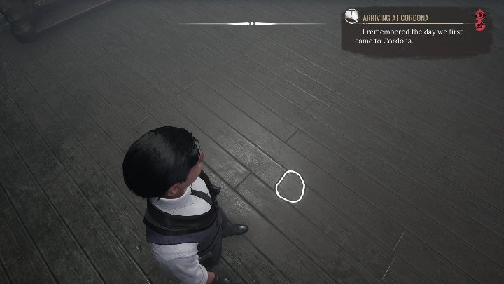 Po zbadaniu holu, oznaczcie nowe zadanie w dzienniku (pokazaliśmy je na screenie powyżej) - Sherlock Holmes Chapter One: Matczyna miłość, dom rodzinny - solucja - Sherlock Holmes Chapter One - poradnik do gry