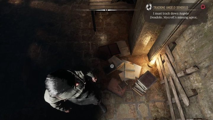 Po przyjrzeniu się mężczyźnie, zerknijcie na książki, które leżą zaraz obok niego - Sherlock Holmes Chapter One: Czytaj i płacz - trofeum, jak zdobyć? - Sherlock Holmes Chapter One - poradnik do gry