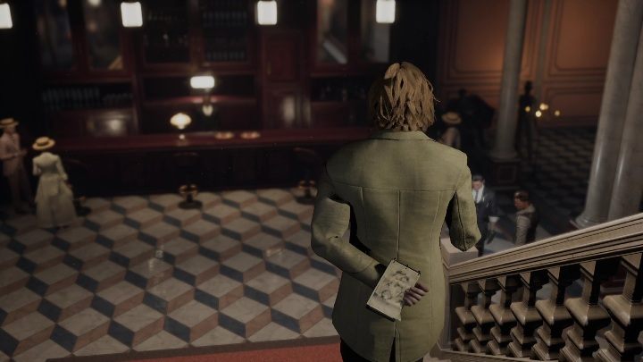 Gdy będziecie przyglądać się informacji o medium, zaczepi Was artysta - Sherlock Holmes Chapter One: Matczyna miłość, hotel - solucja, opis przejścia - Sherlock Holmes Chapter One - poradnik do gry